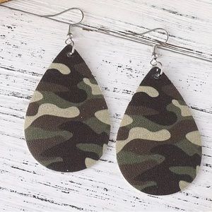 🎉BOGO 1/2 OFF Stylish Retro Army Green Camouflage PU Leather Teardrop Earrings